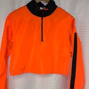 CROP WINDBREAKER